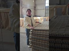 Ocynkowany spawany gabion wyłożony geowłókniną wypełniony piaskiem do ochrony barier obronnych