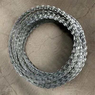 Gorąco zanurzone Bto-22 Galwanizowane Concertina Razor Wire Fencing Bto30