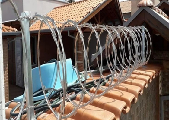 Plastikowe pokryte drut kolczasty płaski drut owijania dla ogrodzenia bezpieczeństwa