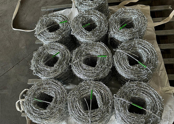 Wysoka wytrzymałość na rozciąganie Bezpieczeństwo Drut kolczasty Farma Ogrodzenie na trawniku