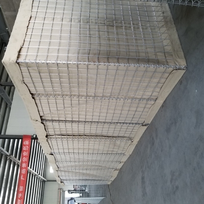 Ochrona rzeki Mil 10 Bariera obronna Hesco z geowłókniną w kolorze piaskowym 300 g