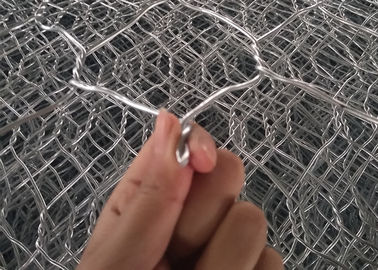 Sześciokątne ściany oporowe z klatki drutowej, wypełnione kamieniem metalowe klatki